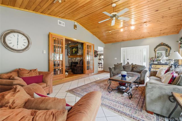 289 Oak Ridge Road, Hopewell Junction, NY 12533