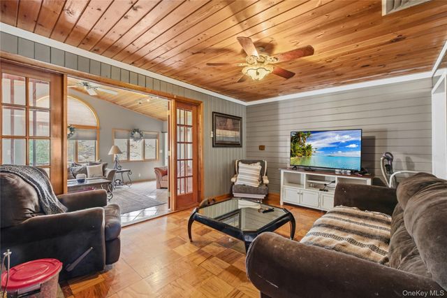 289 Oak Ridge Road, Hopewell Junction, NY 12533
