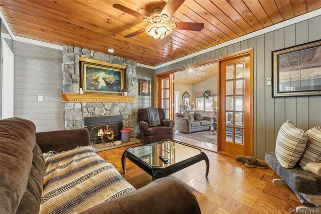 289 Oak Ridge Road, Hopewell Junction, NY 12533