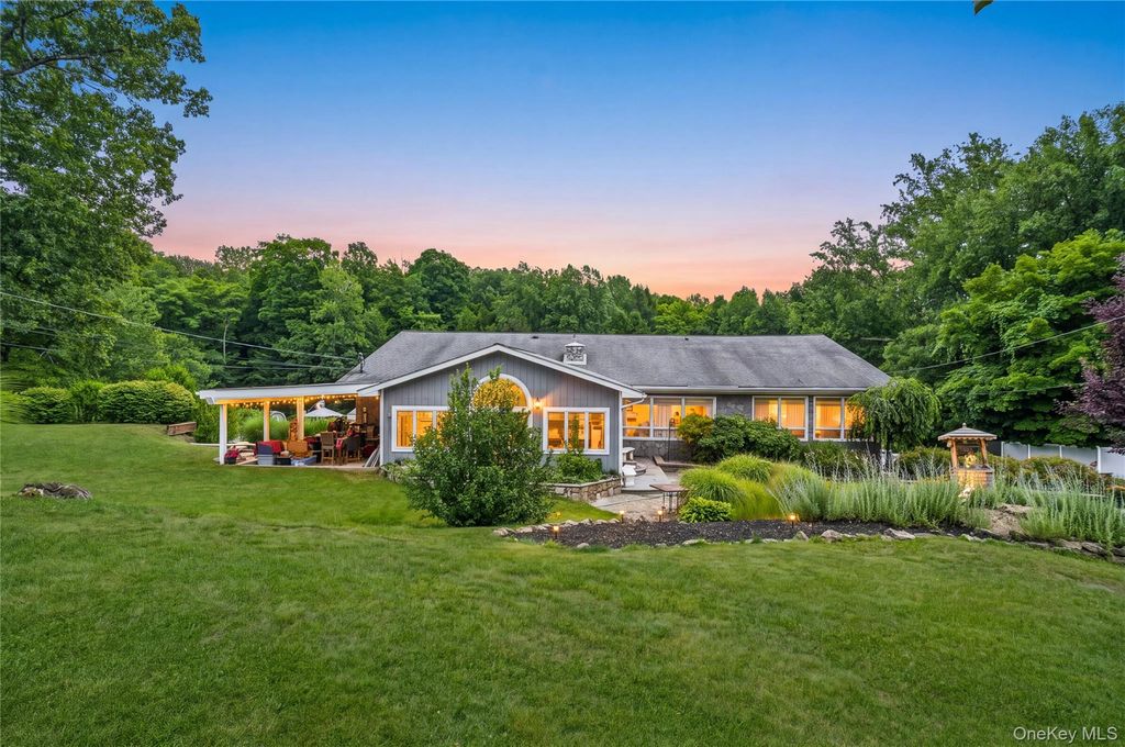 289 Oak Ridge Road, Hopewell Junction, NY 12533