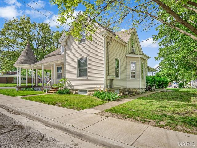 23 W Laurel Street, Millstadt, IL 62260