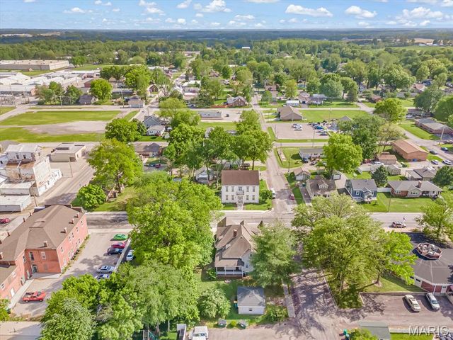 23 W Laurel Street, Millstadt, IL 62260