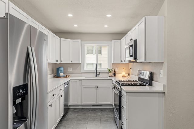 800 S 2nd Avenue W, Newton, IA 50208