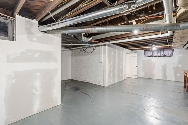 800 S 2nd Avenue W, Newton, IA 50208