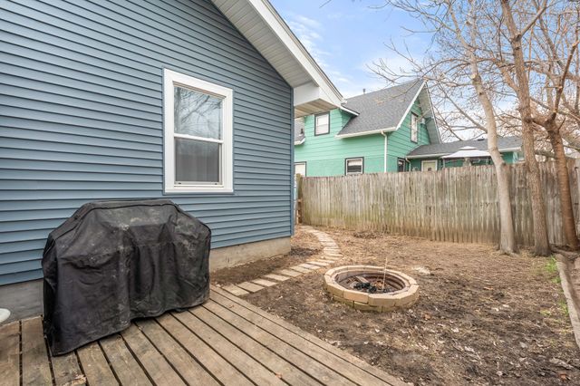 800 S 2nd Avenue W, Newton, IA 50208