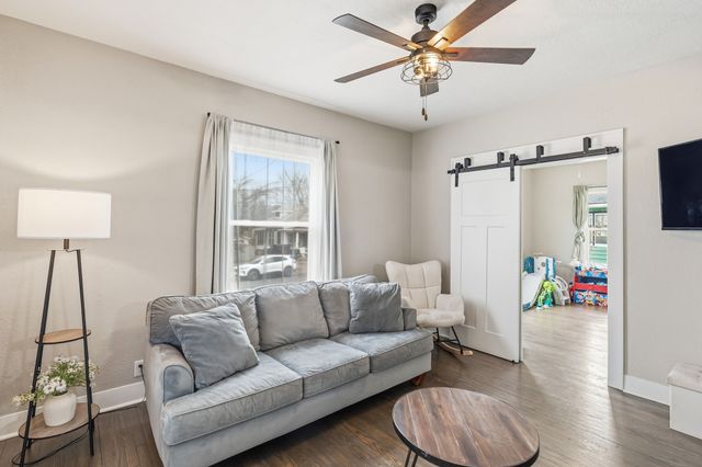 800 S 2nd Avenue W, Newton, IA 50208