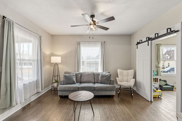 800 S 2nd Avenue W, Newton, IA 50208