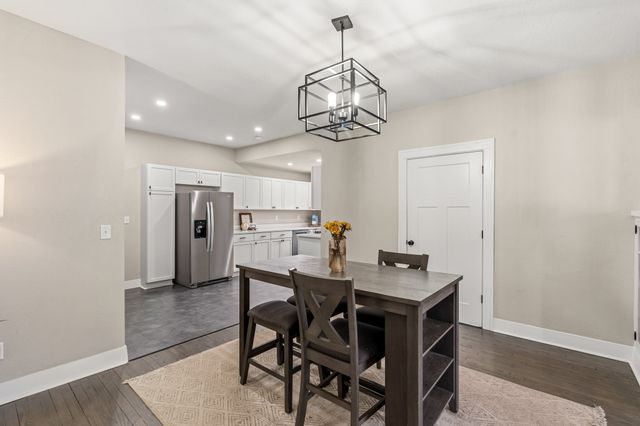 800 S 2nd Avenue W, Newton, IA 50208