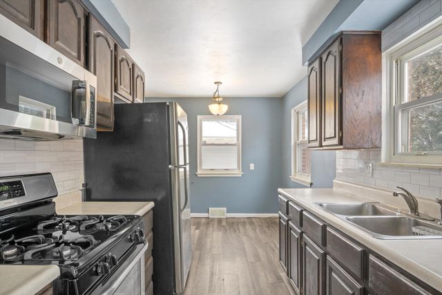 27576 Mackenzie Drive, Westland, MI 48185