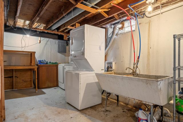 27576 Mackenzie Drive, Westland, MI 48185