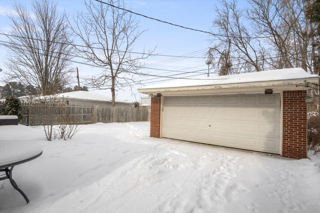 27576 Mackenzie Drive, Westland, MI 48185