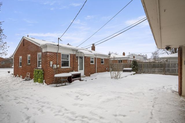 27576 Mackenzie Drive, Westland, MI 48185