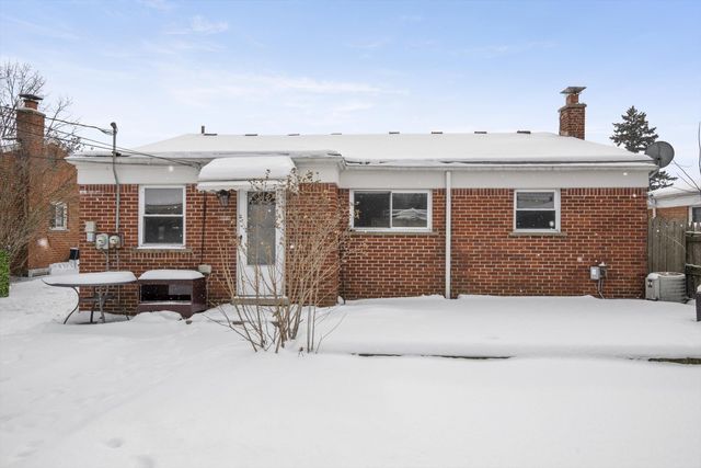 27576 Mackenzie Drive, Westland, MI 48185