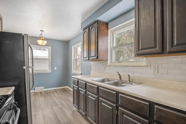 27576 Mackenzie Drive, Westland, MI 48185