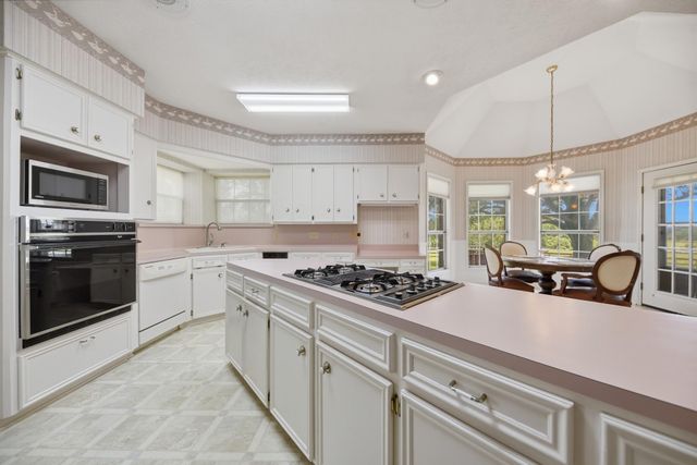 1552 Holub Road, Schulenburg, TX 78956