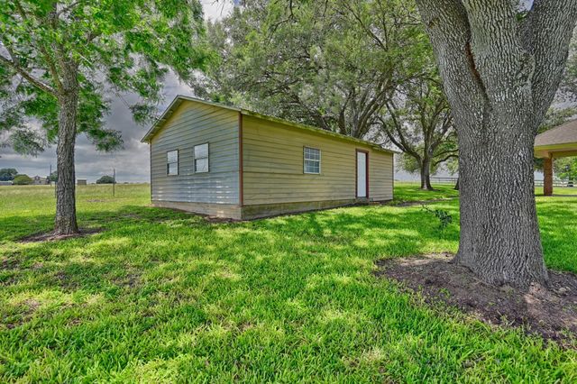 1552 Holub Road, Schulenburg, TX 78956