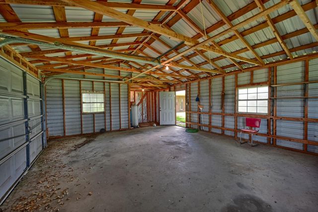 1552 Holub Road, Schulenburg, TX 78956