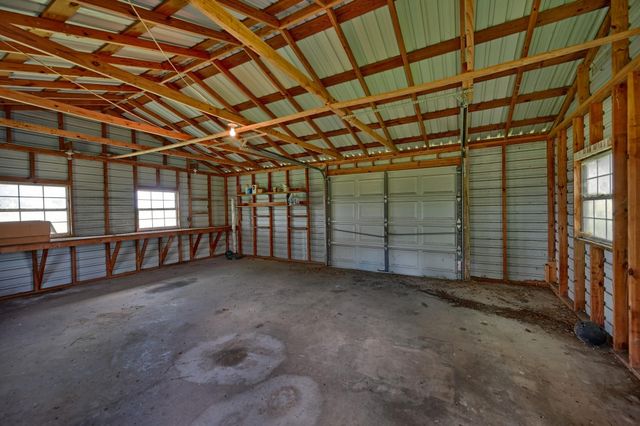 1552 Holub Road, Schulenburg, TX 78956