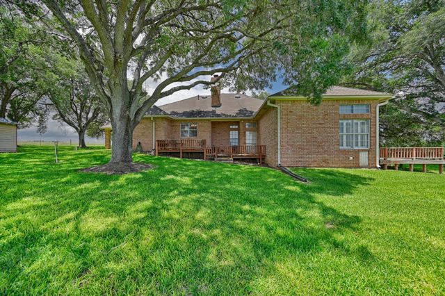 1552 Holub Road, Schulenburg, TX 78956