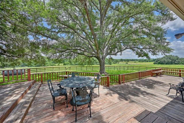 1552 Holub Road, Schulenburg, TX 78956