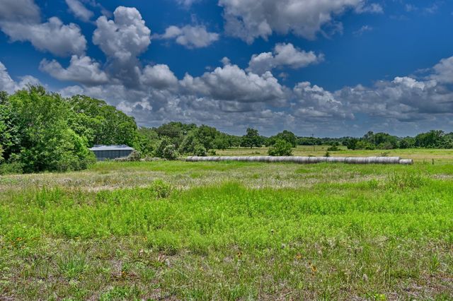 1552 Holub Road, Schulenburg, TX 78956