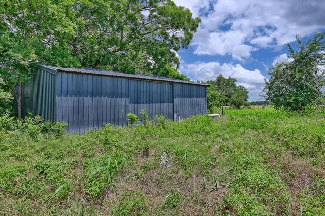 1552 Holub Road, Schulenburg, TX 78956