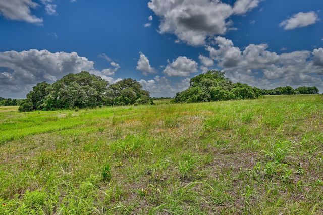 1552 Holub Road, Schulenburg, TX 78956