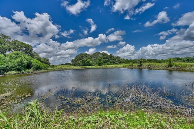 1552 Holub Road, Schulenburg, TX 78956