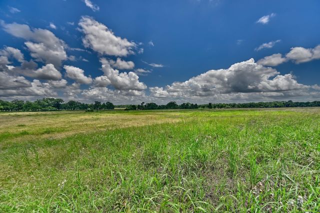 1552 Holub Road, Schulenburg, TX 78956