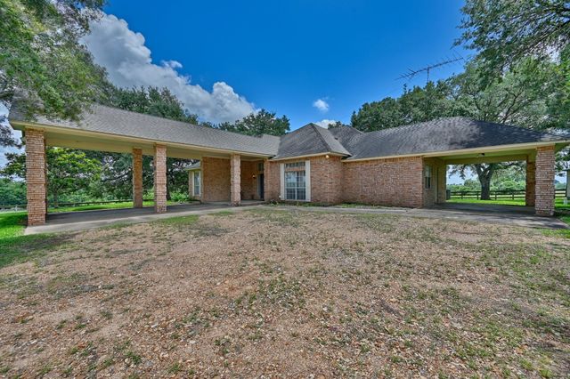 1552 Holub Road, Schulenburg, TX 78956