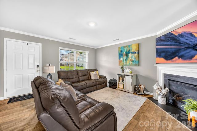 2611 Idared Drive, Dallas, NC 28034