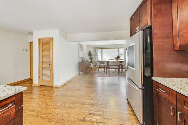 1108 Fortuna Avenue 2, Park Ridge, IL 60068