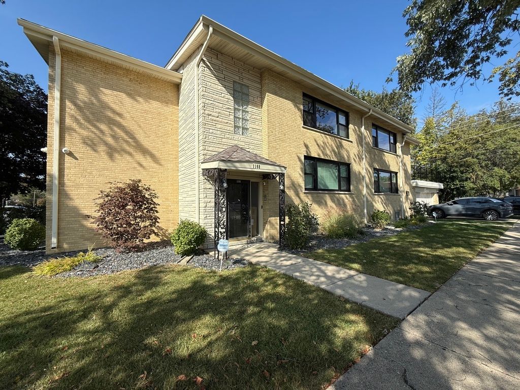 1108 Fortuna Avenue 2, Park Ridge, IL 60068