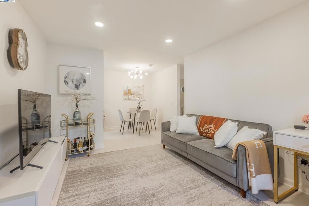 408 Boardwalk Ave 1, San Bruno, CA 94066
