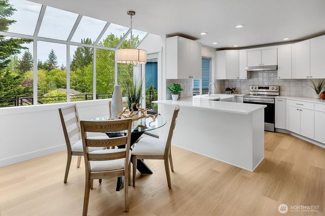 24422 SE 46th Court, Sammamish, WA 98029