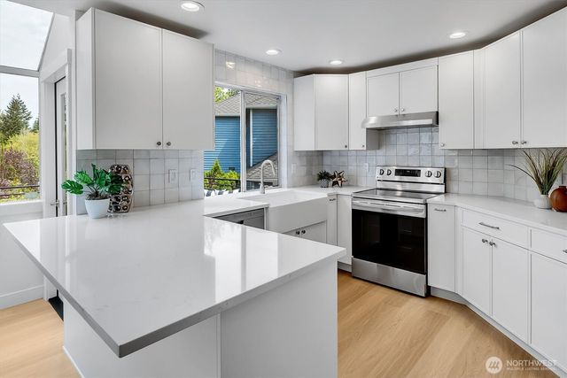 24422 SE 46th Court, Sammamish, WA 98029