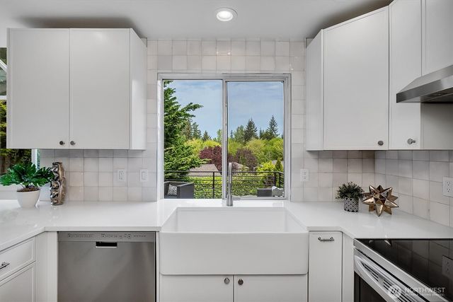 24422 SE 46th Court, Sammamish, WA 98029