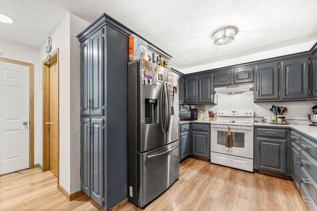 202 Brookside Drive, Seymour, MO 65746