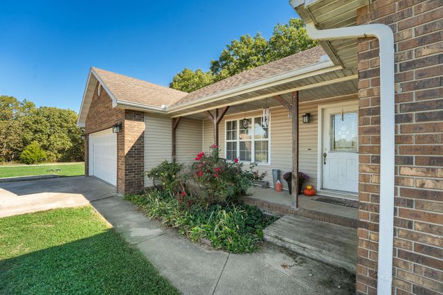 202 Brookside Drive, Seymour, MO 65746
