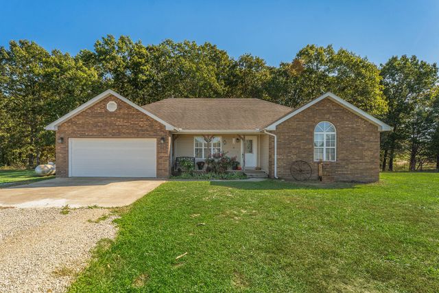 202 Brookside Drive, Seymour, MO 65746