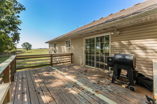 202 Brookside Drive, Seymour, MO 65746