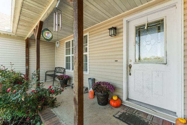 202 Brookside Drive, Seymour, MO 65746