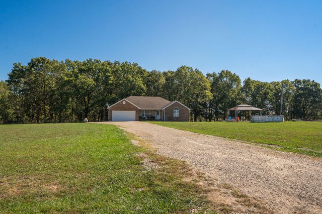 202 Brookside Drive, Seymour, MO 65746