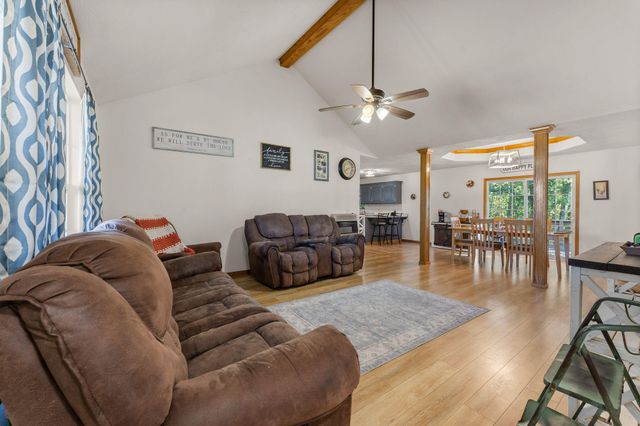 202 Brookside Drive, Seymour, MO 65746