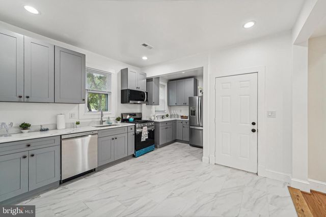 3911 CHATHAM RD, Baltimore, MD 21207