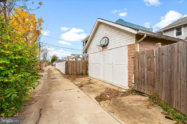 3911 CHATHAM RD, Baltimore, MD 21207