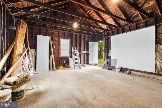 3911 CHATHAM RD, Baltimore, MD 21207