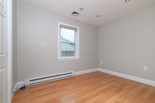 92 Mercury St, Weymouth, MA 02188