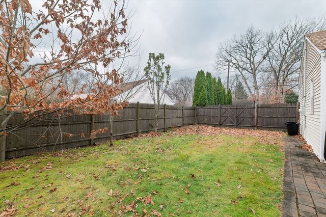 92 Mercury St, Weymouth, MA 02188