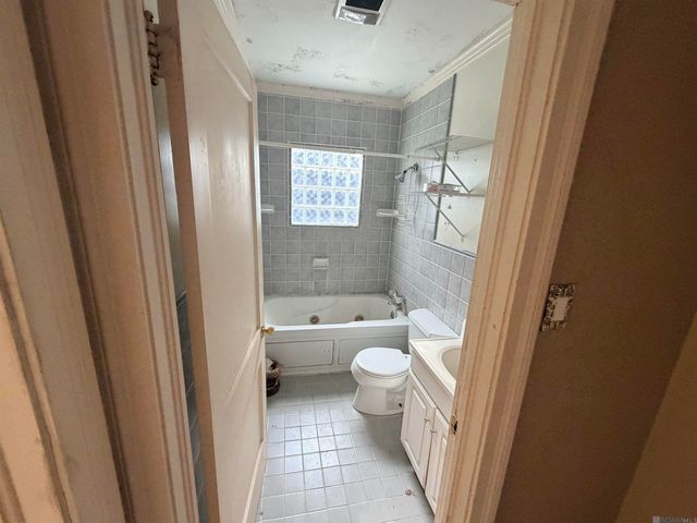 2465 Honeysuckle Ave, Baton Rouge, LA 70808